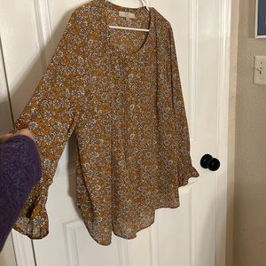Loft 16 plus peasant top in gold floral pattern. Tucked pleats in the front.